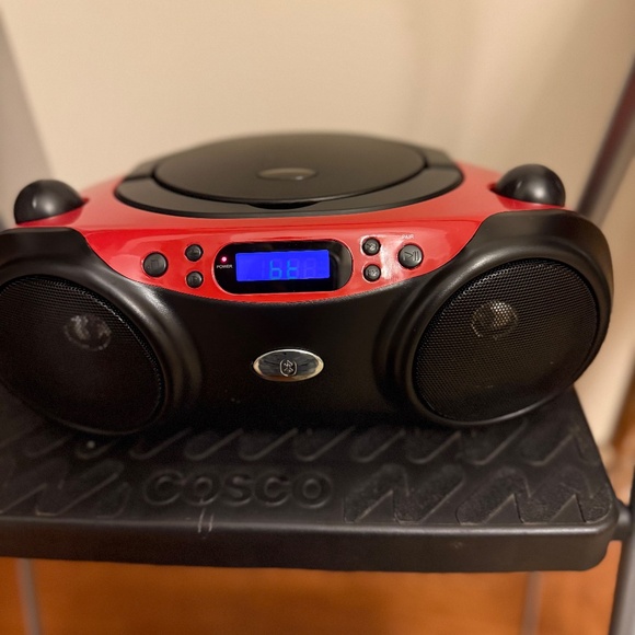 New Groove Onn Red Boombox CD Player & FM w/Radio Bluetooth Wireless Technology - Picture 6 of 11